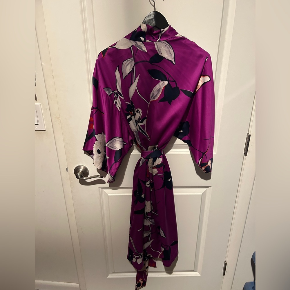 Natori robe - Picture 2 of 3